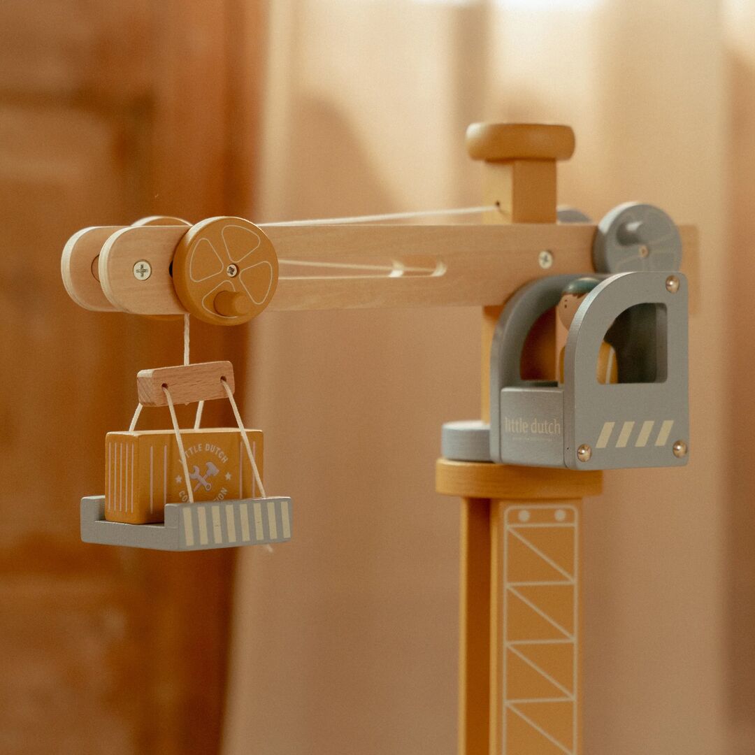 Kranset mit Eisenbahnschienen