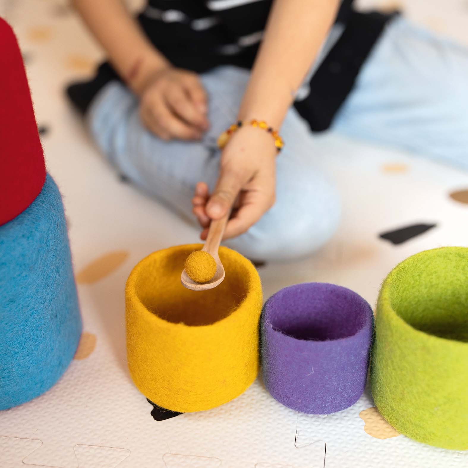 Filzkugeln Regenbogen klein Einzelstück