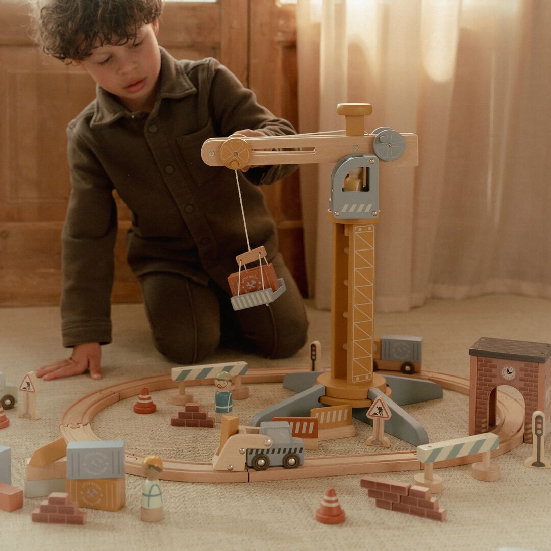 Kranset mit Eisenbahnschienen