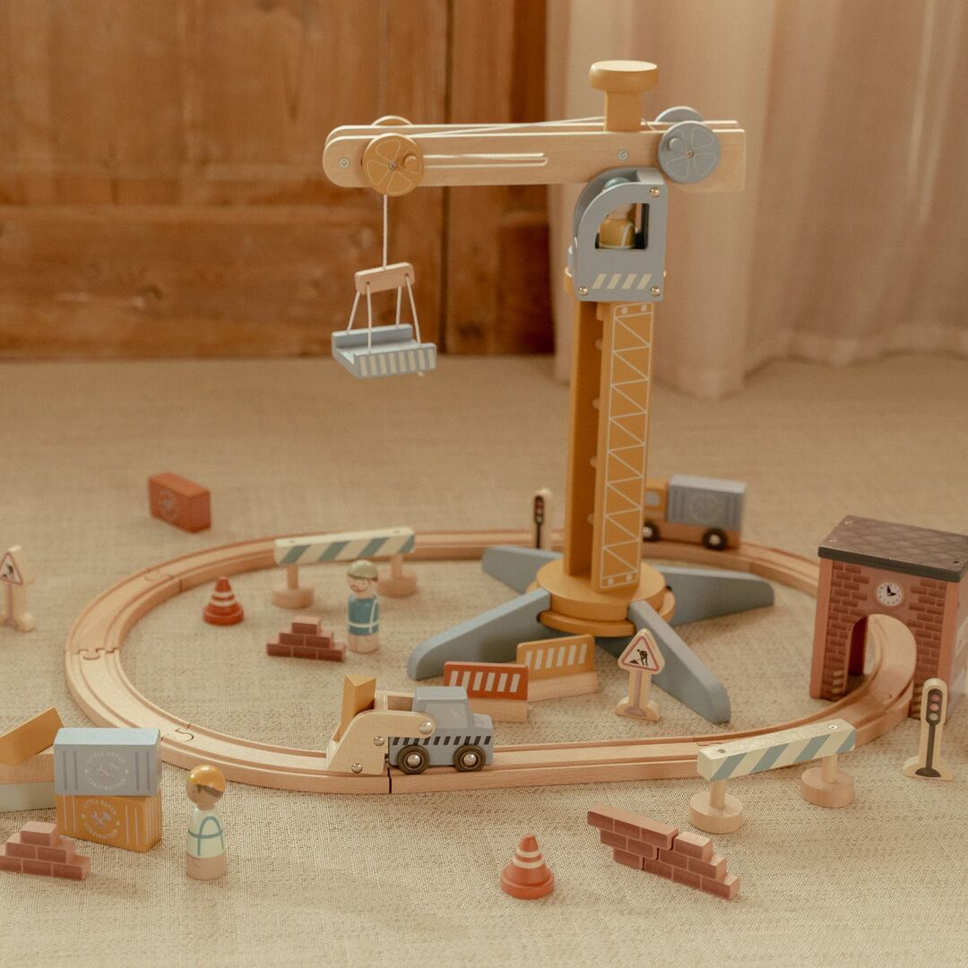 Kranset mit Eisenbahnschienen