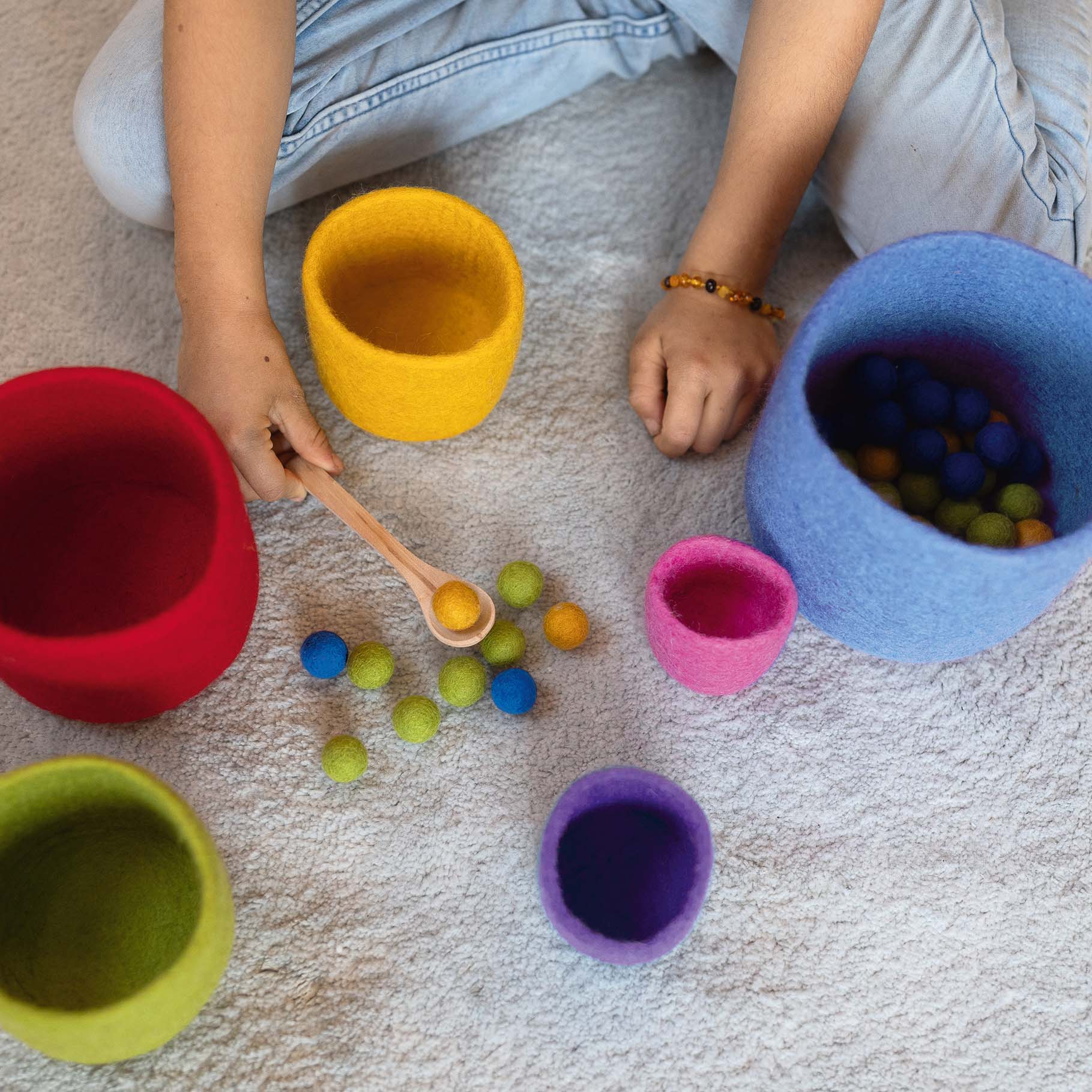 Filzkugeln Regenbogen klein Einzelstück
