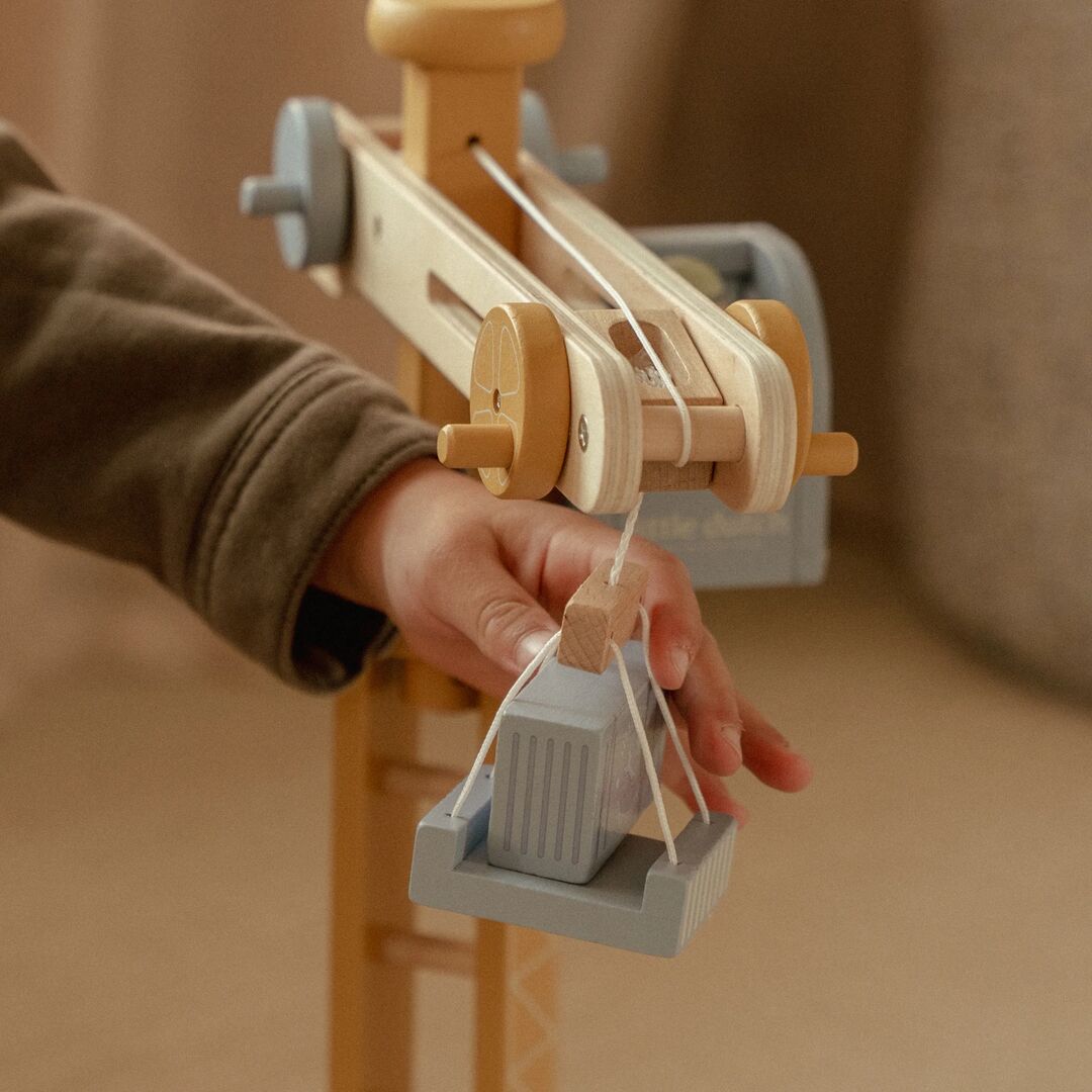 Kranset mit Eisenbahnschienen